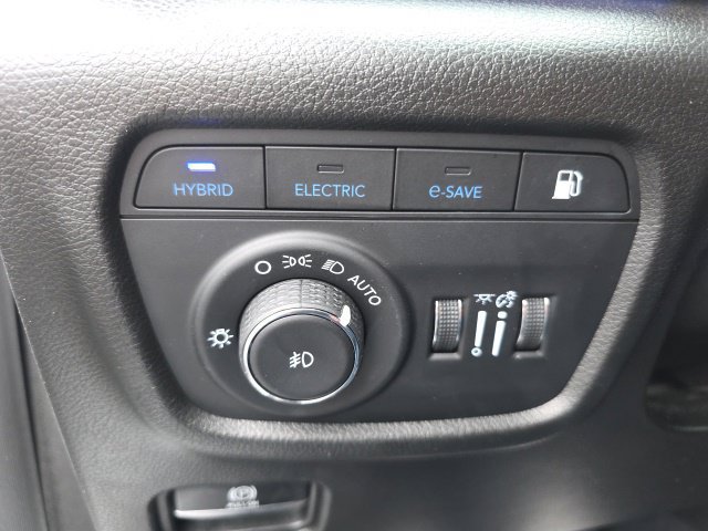 Used 2023 Jeep Grand Cherokee Overland w/ Luxury Tech Group IV AWD/4WD image 17