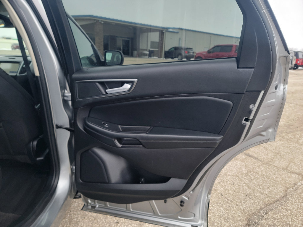 Used 2020 Ford Edge SE image 29