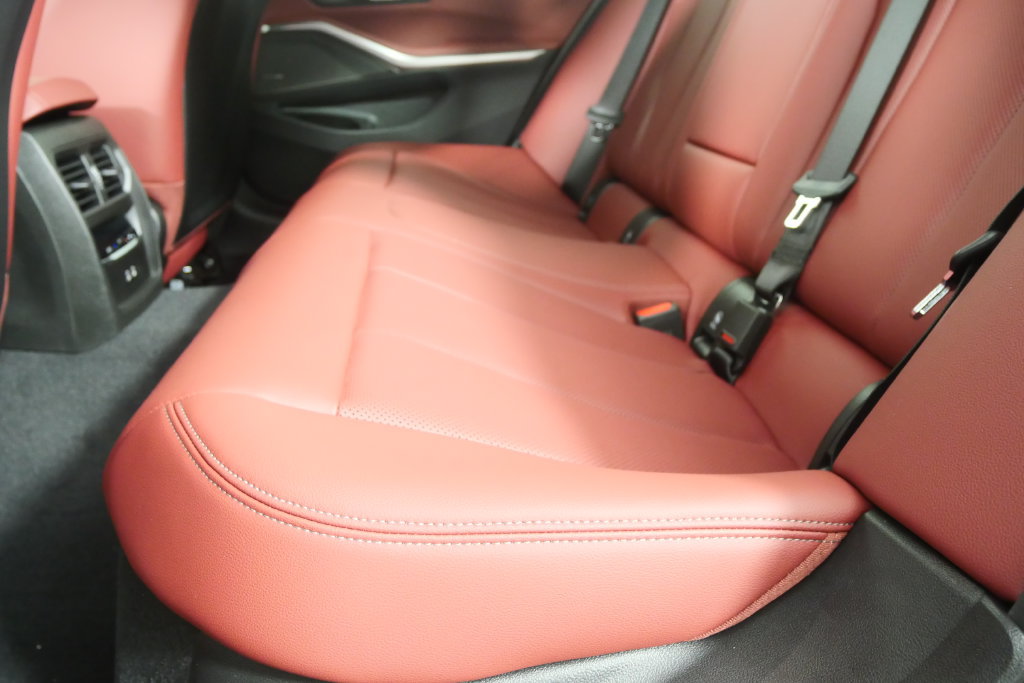 New 2026 BMW 330i Sedan w/ M Sport Package RWD image 15