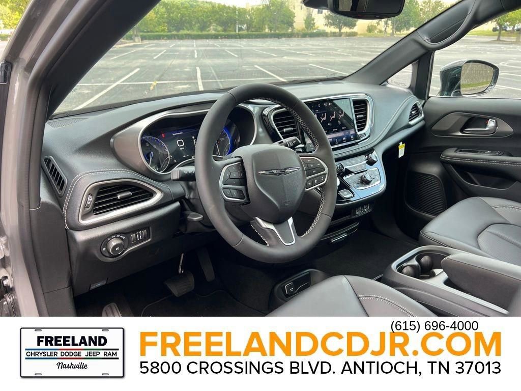 New 2025 Chrysler Pacifica Select image 20