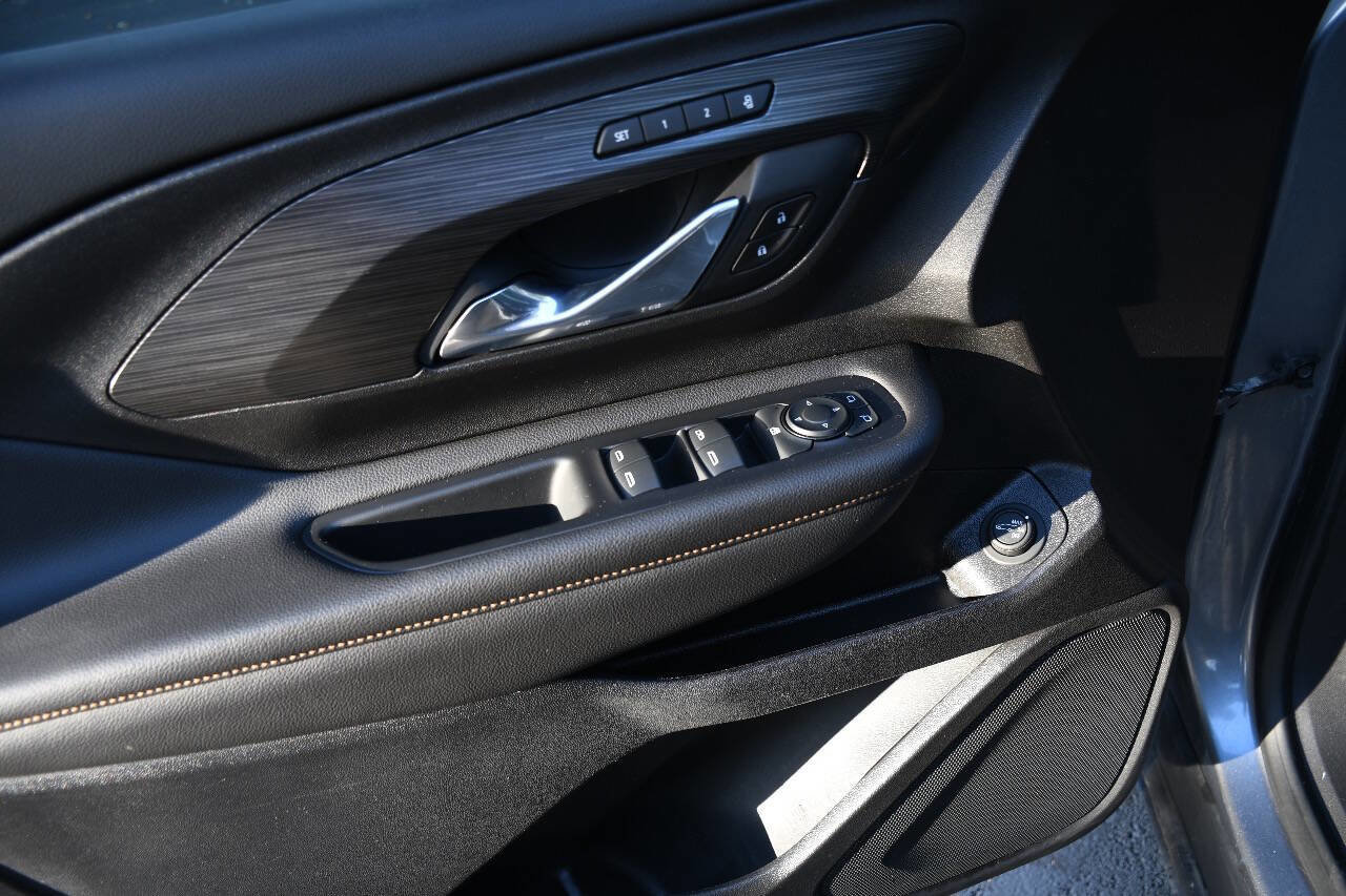 Used 2021 GMC Terrain SLT w/ Elevation Edition image 14