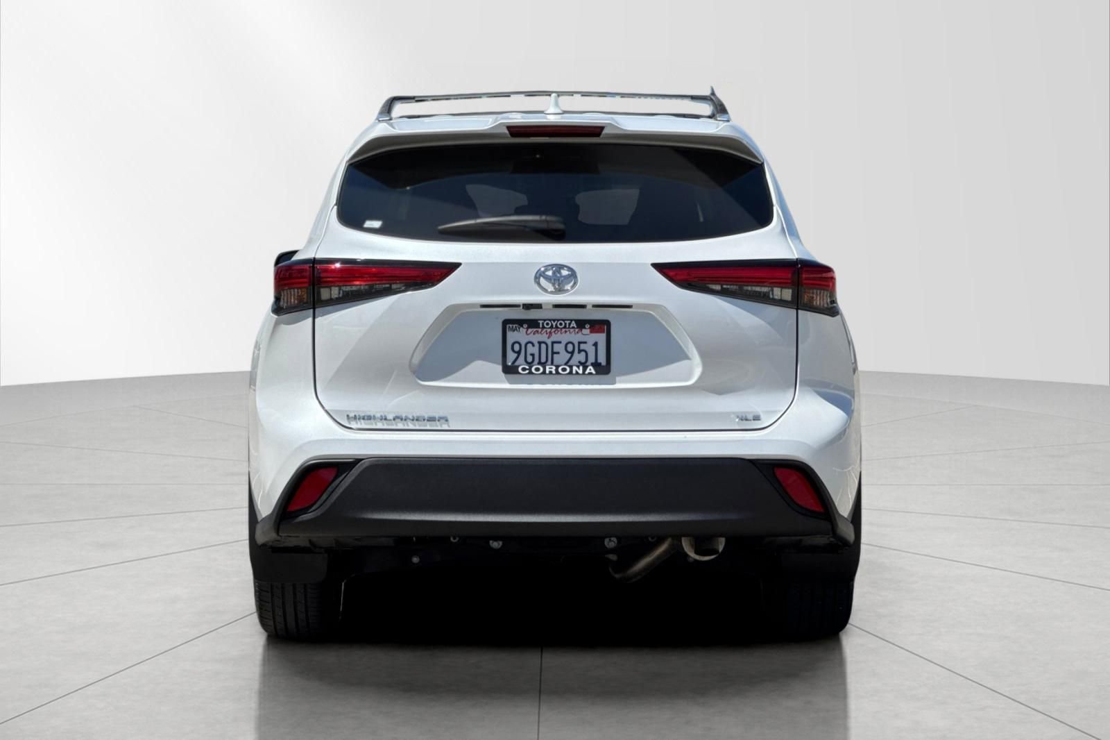 Used 2023 Toyota Highlander XLE image 4