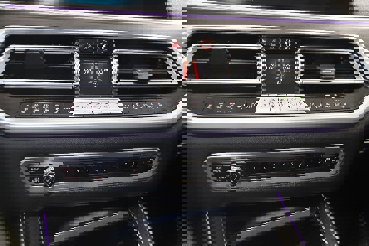 Used 2022 BMW X7 xDrive40i w/ Premium Package image 35