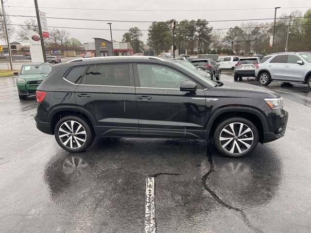 Used 2024 Volkswagen Taos SE FWD image 2