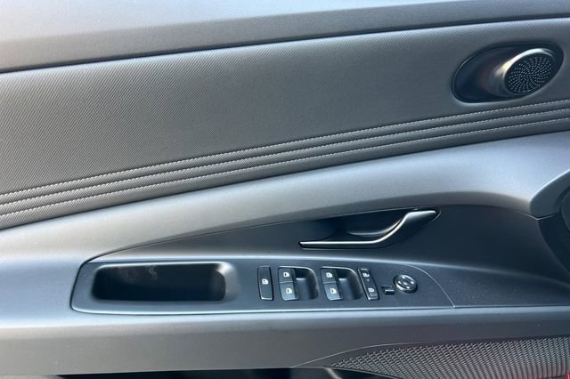 New 2025 Hyundai Elantra SEL image 11