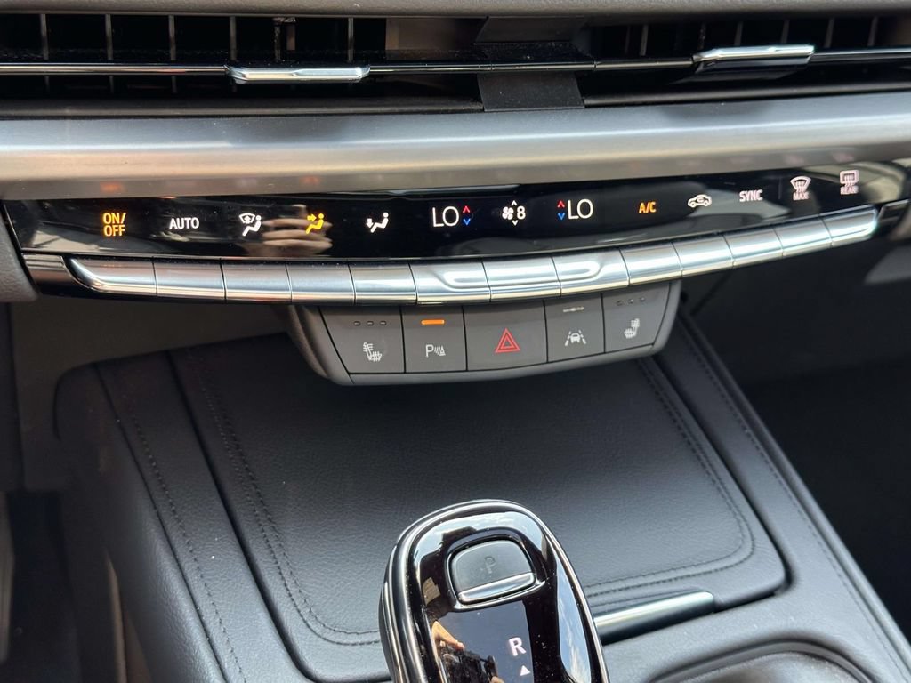 Used 2024 Cadillac XT4 Premium Luxury w/ Technology Package AWD/4WD image 35