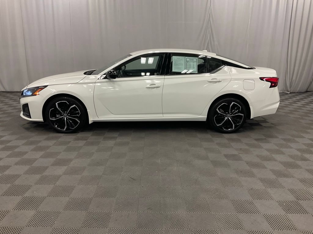 Used 2023 Nissan Altima 2.5 SR AWD/4WD image 14