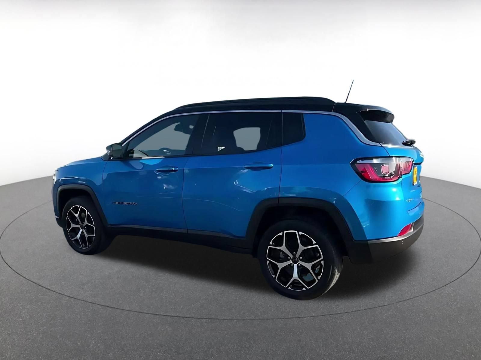 Used 2025 Jeep Compass Limited AWD/4WD image 9