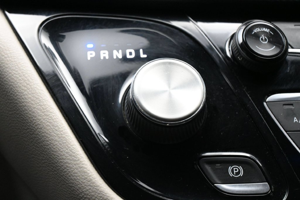 Used 2019 Chrysler Pacifica Touring-L FWD image 21