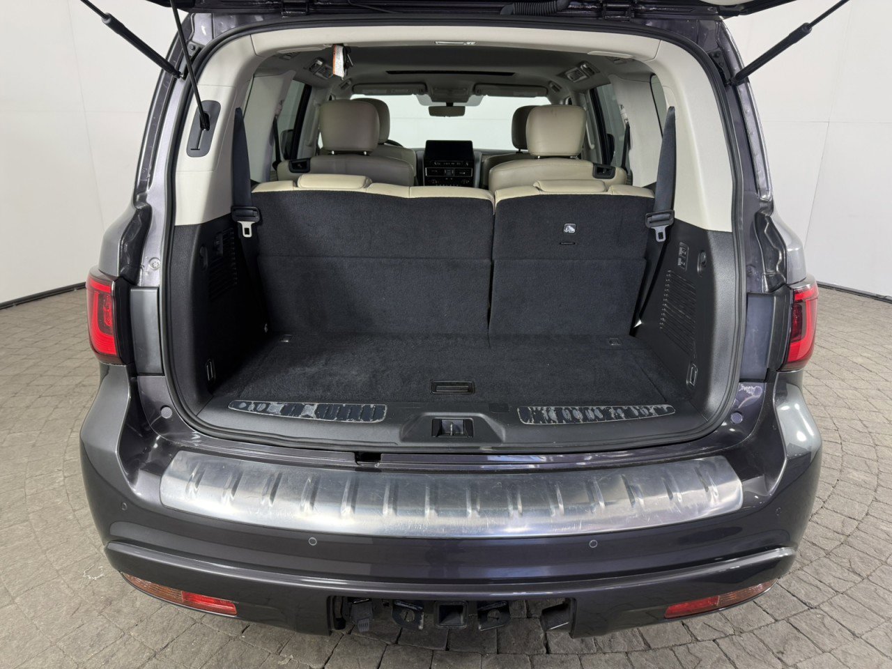 Used 2024 INFINITI QX80 Premium Select w/ Cargo Package image 7