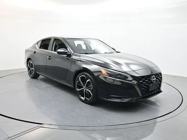 Used 2023 Nissan Altima 2.5 SR FWD image 1