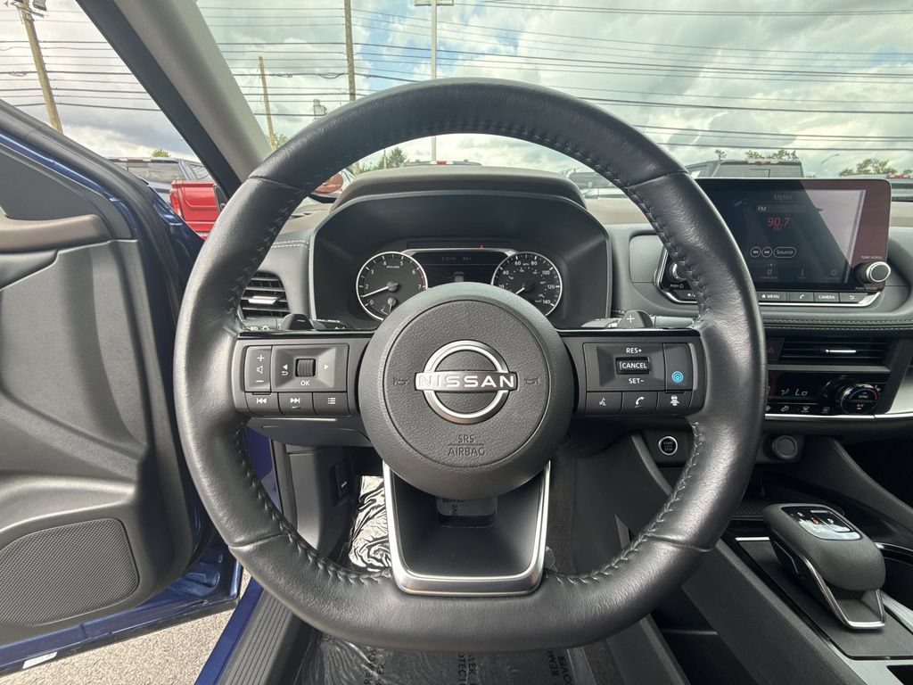 Used 2023 Nissan Rogue SV w/ SV Premium B Package FWD image 14