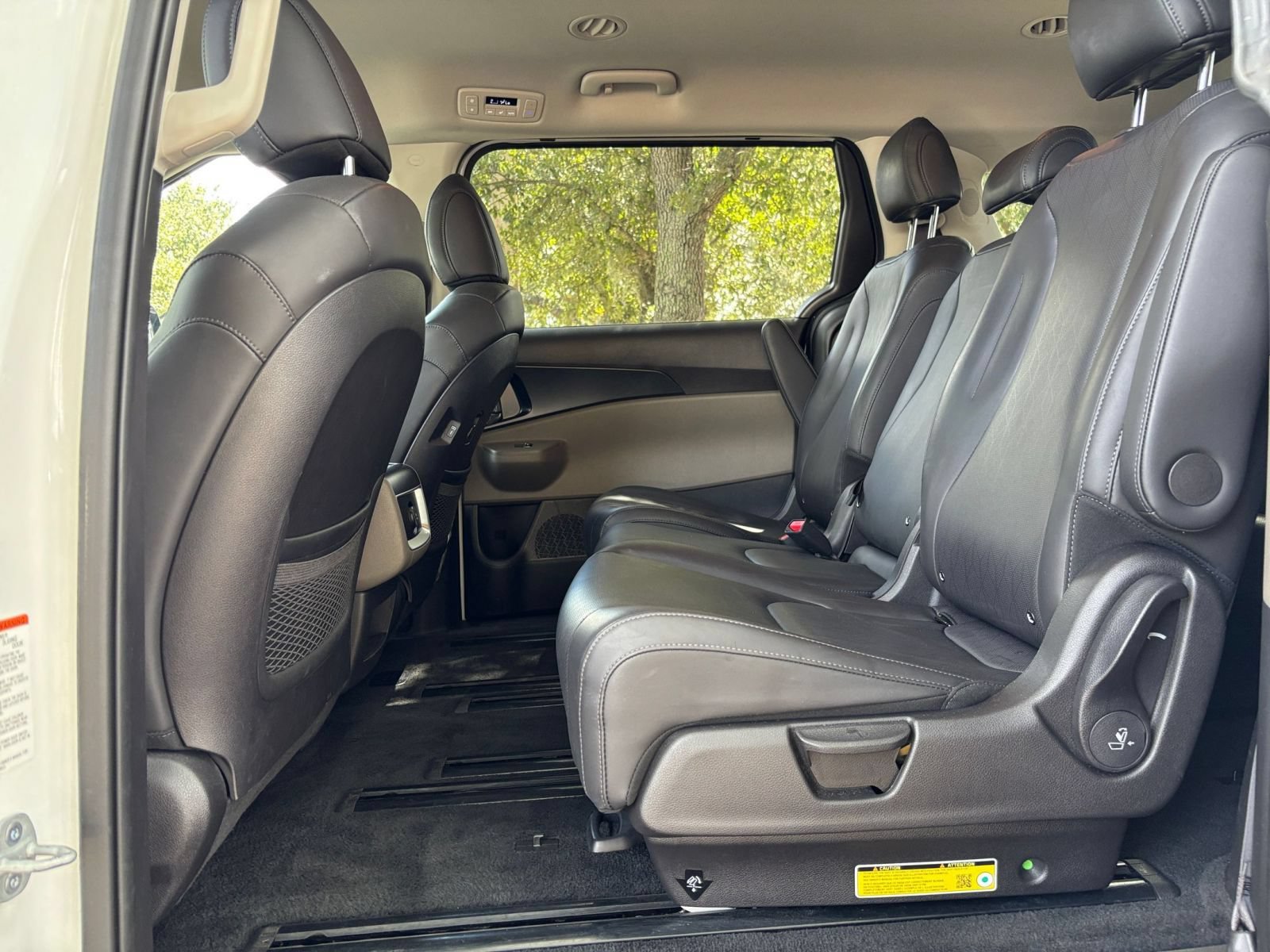 Used 2026 Kia Carnival FWD image 28