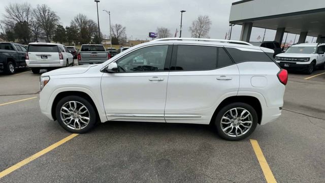 Used 2024 GMC Terrain Denali image 5