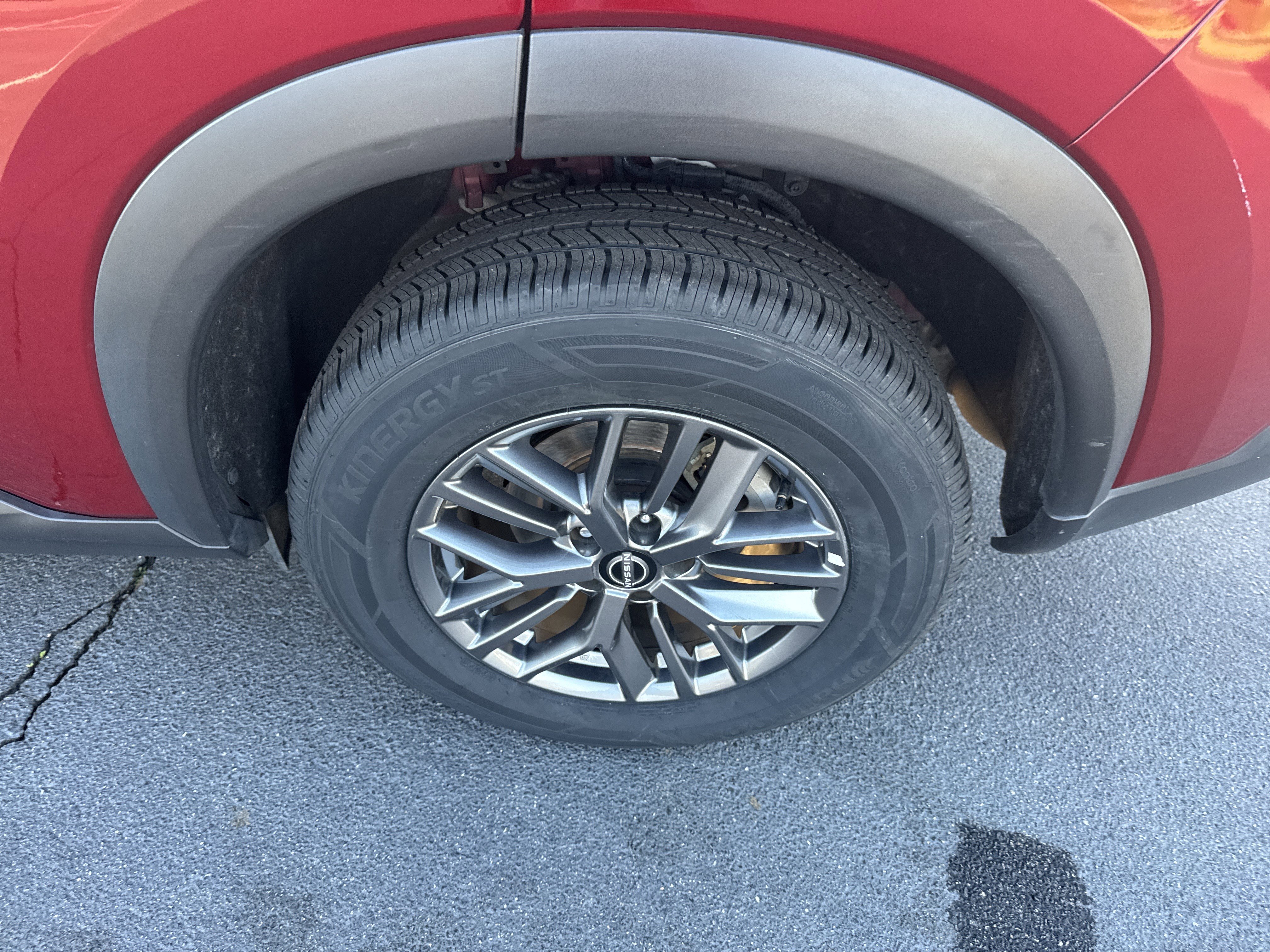 Used 2023 Nissan Rogue S image 12