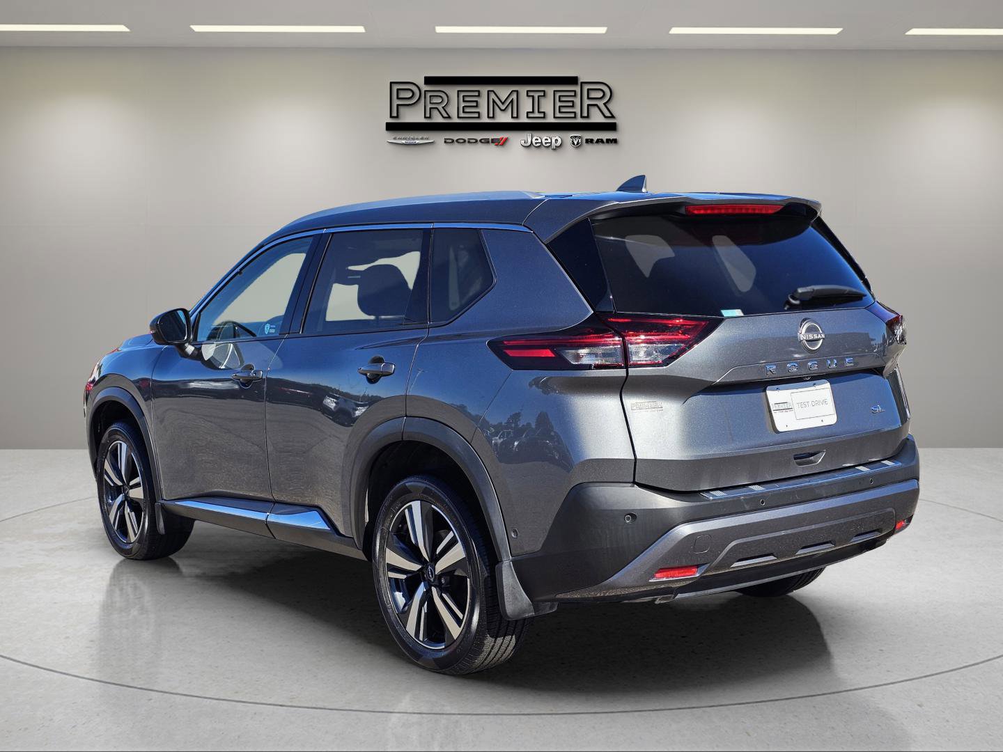 Used 2023 Nissan Rogue SL w/ SL Premium Package image 12