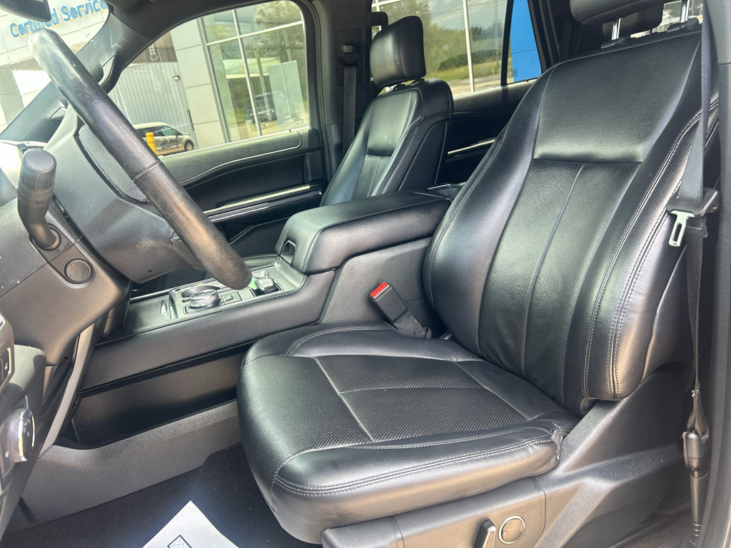 Used 2019 Ford Expedition XLT w/ Equipment Group 202A RWD image 3