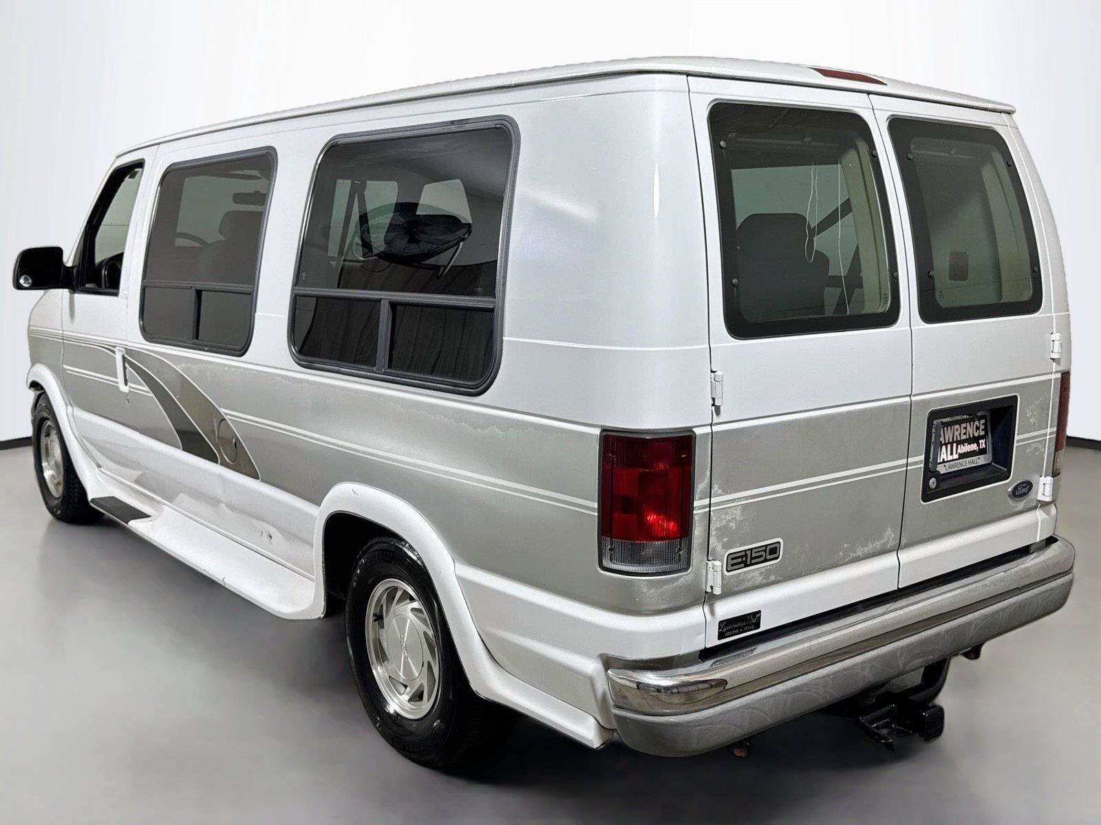 Used 2001 Ford E-150 and Econoline 150 RWD image 6