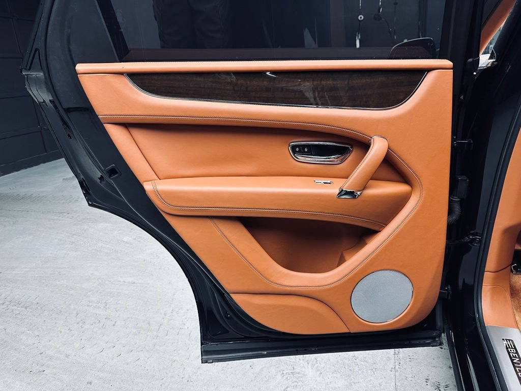 Used 2019 Bentley Bentayga AWD/4WD image 26
