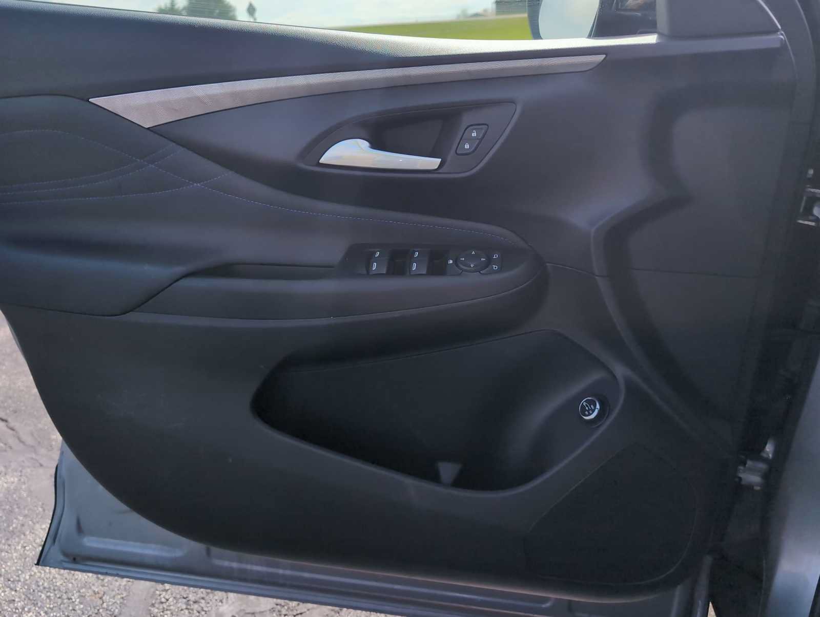 Used 2024 Buick Envista Sport Touring w/ Convenience I Package FWD image 22