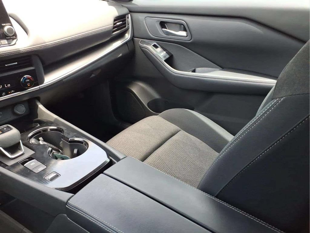 Used 2026 Nissan Rogue SV FWD image 11