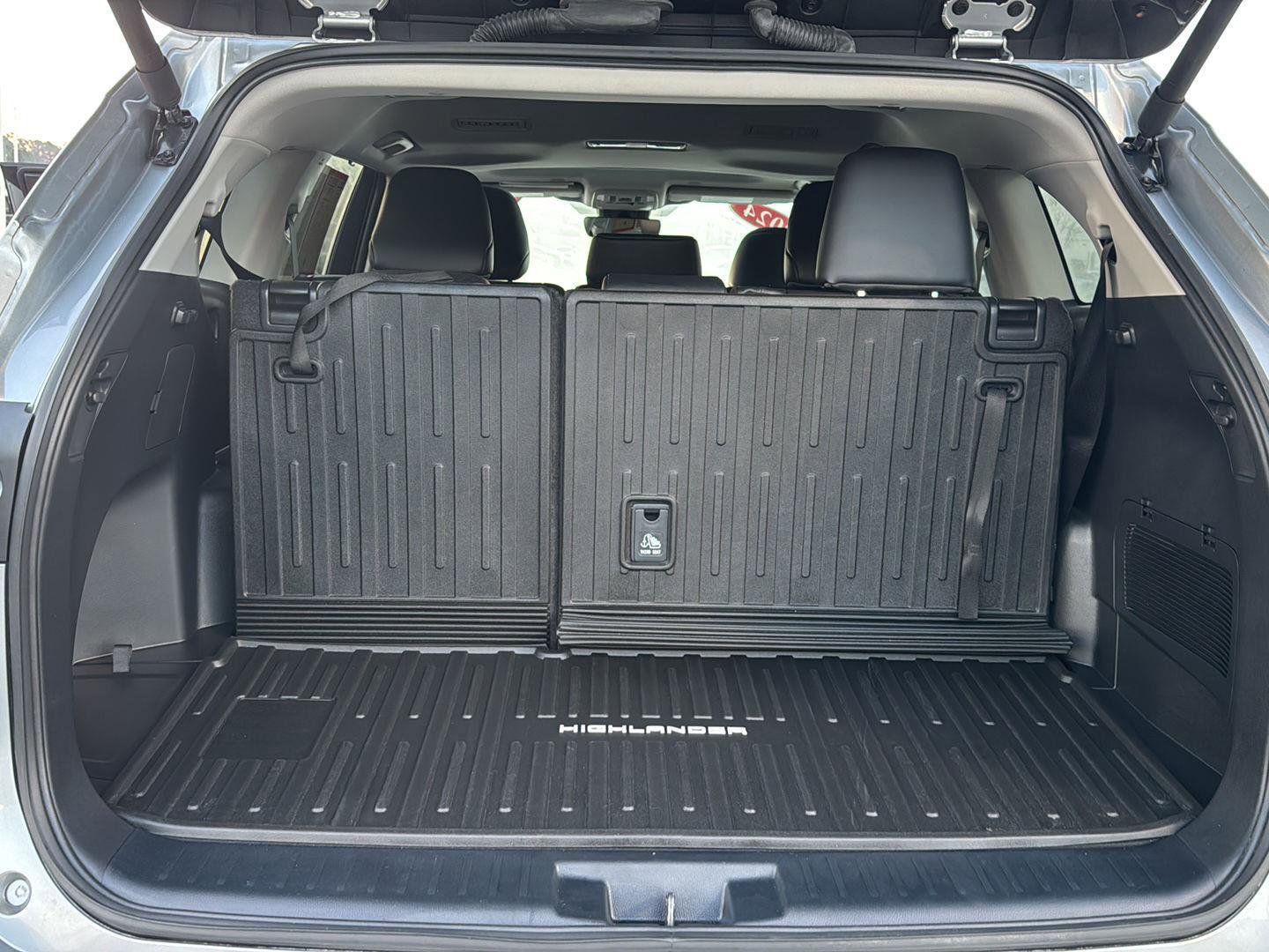 Used 2024 Toyota Highlander XLE image 31