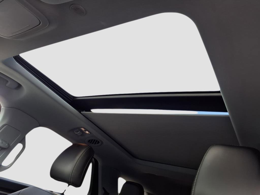 Certified 2022 Ford Explorer XLT w/ Equipment Group 202A image 17