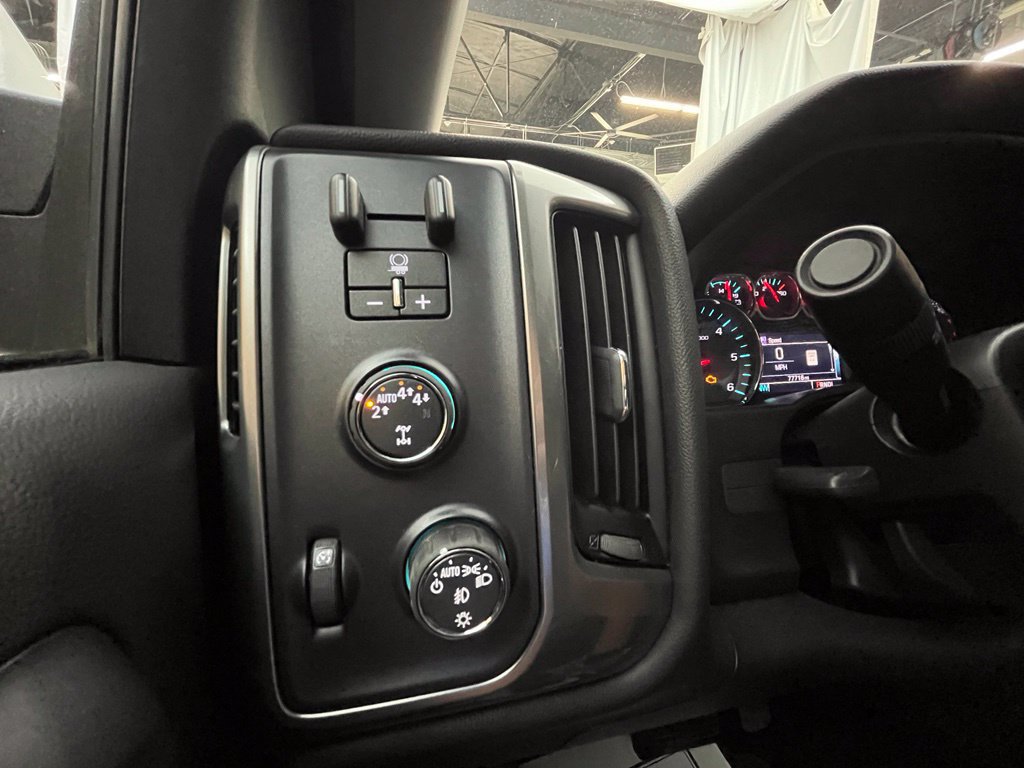 Used 2018 Chevrolet Silverado 1500 LT w/ All Star Edition AWD/4WD image 43
