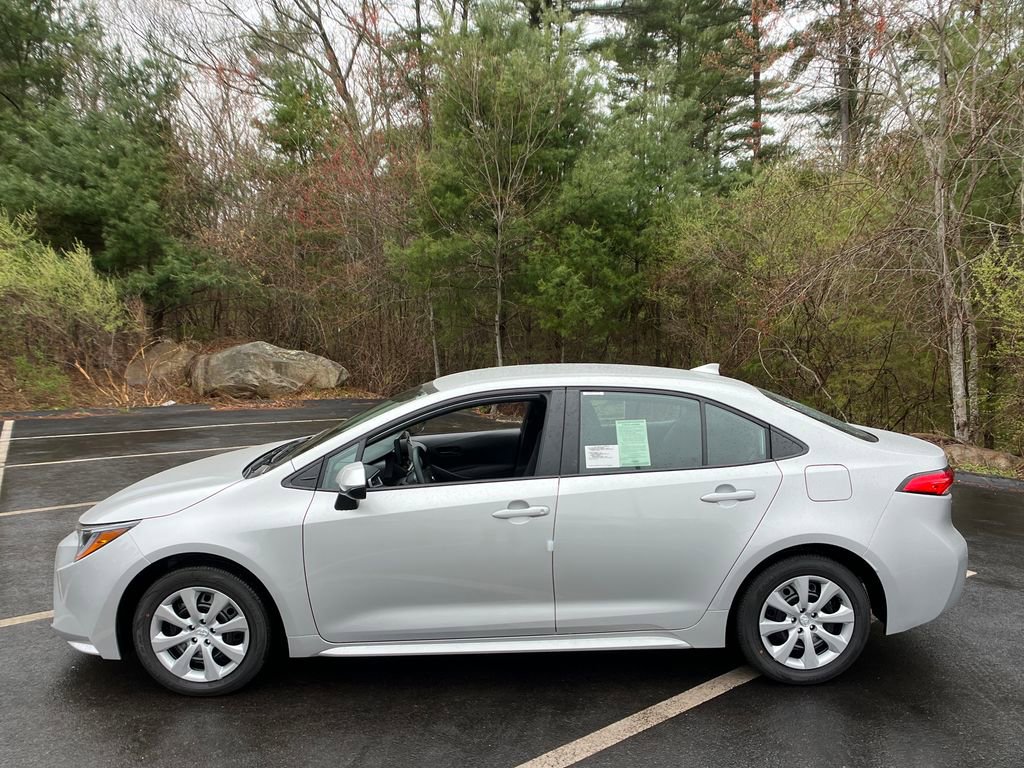New 2026 Toyota Corolla LE FWD image 2