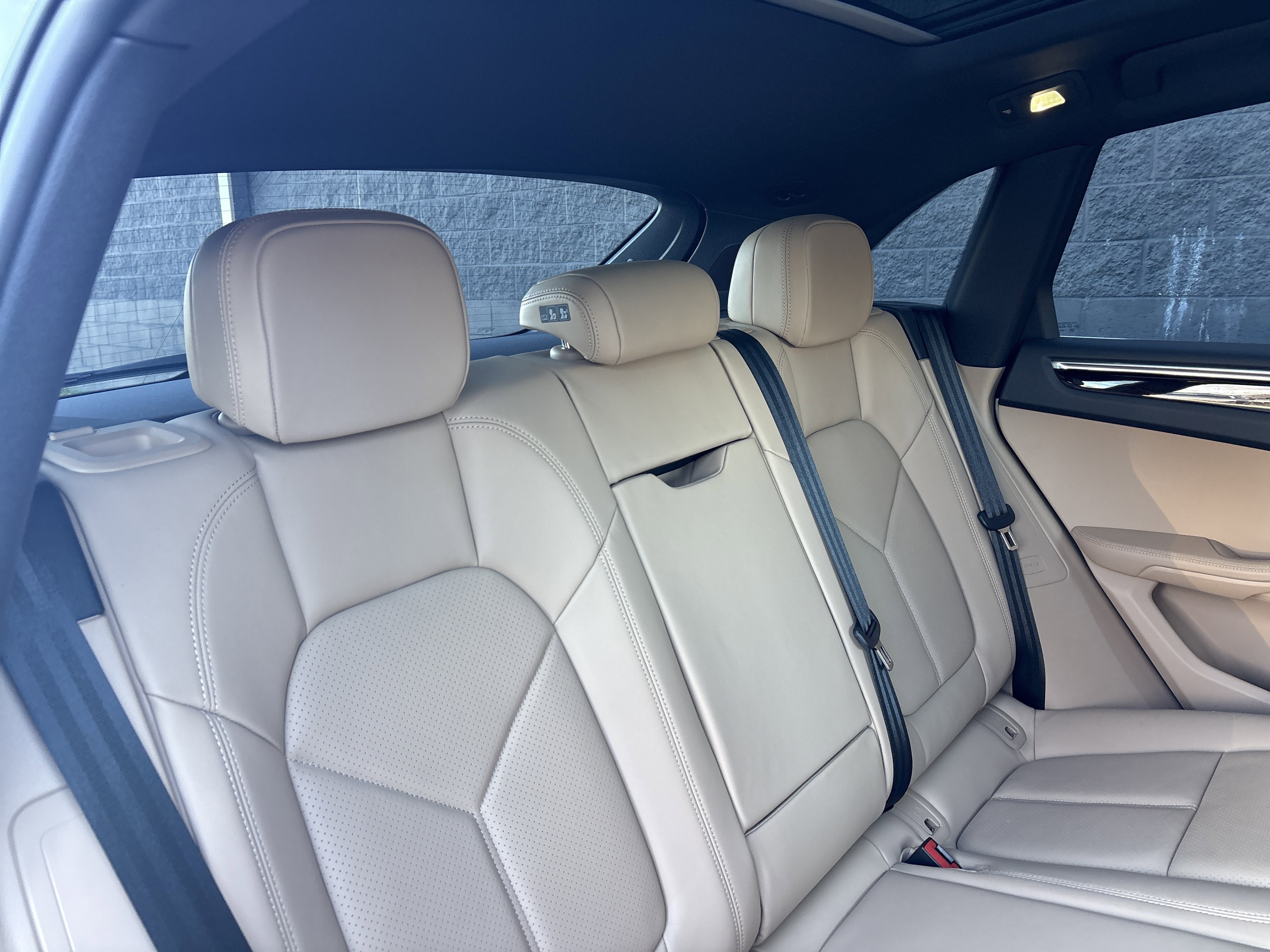 Certified 2025 Porsche Macan image 30