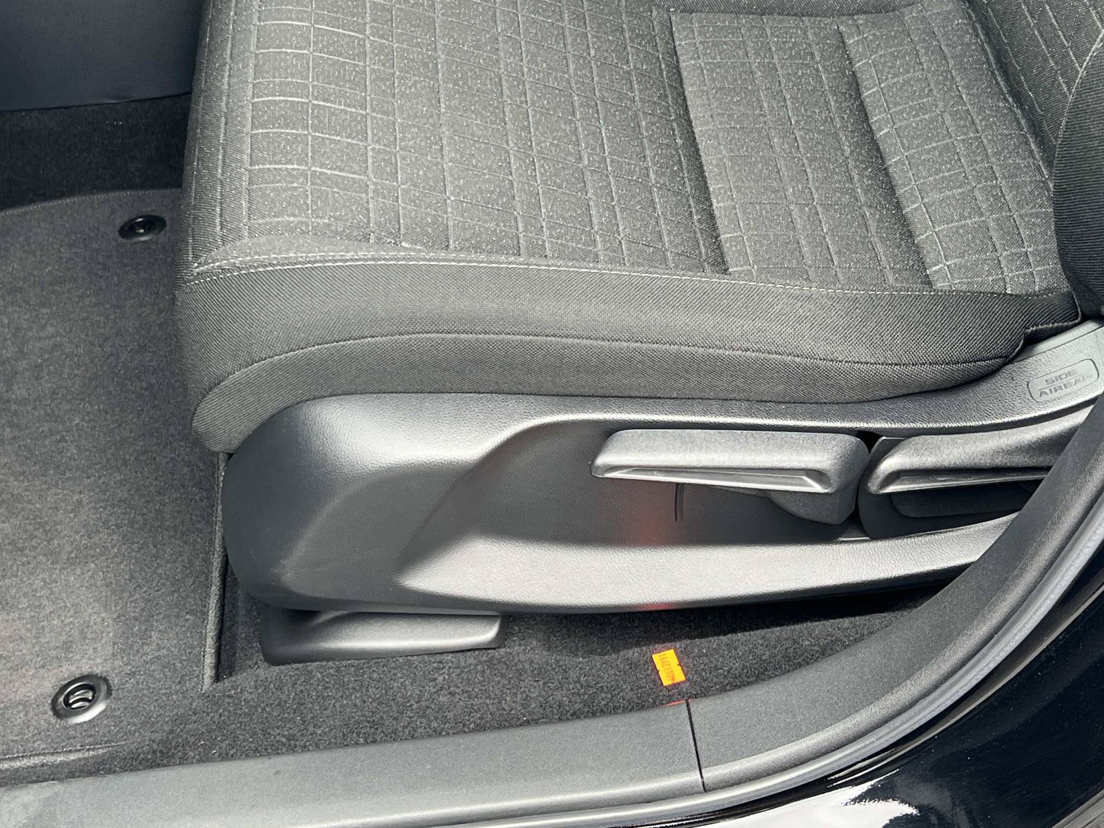Certified 2025 Honda HR-V LX image 17