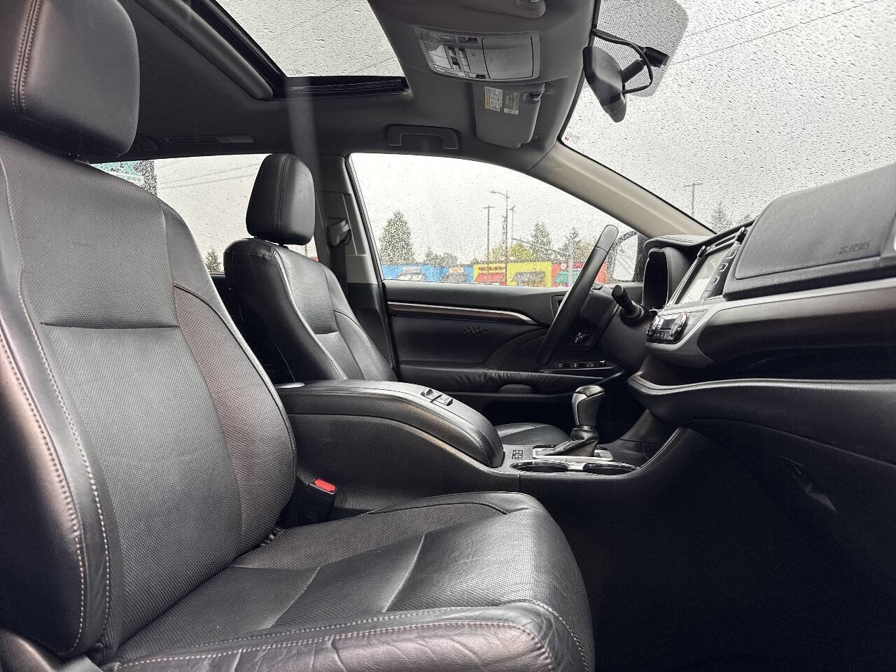 Used 2016 Toyota Highlander Limited w/ Four Season Floor Mat Package AWD/4WD image 18