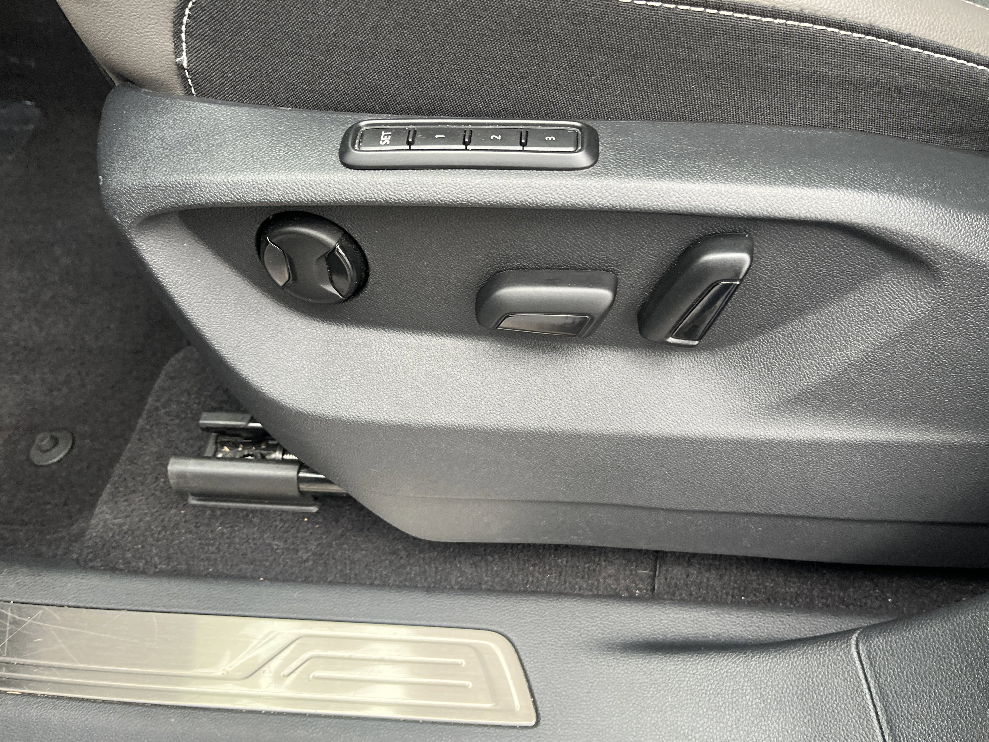 Used 2021 Volkswagen Atlas SEL Premium image 10