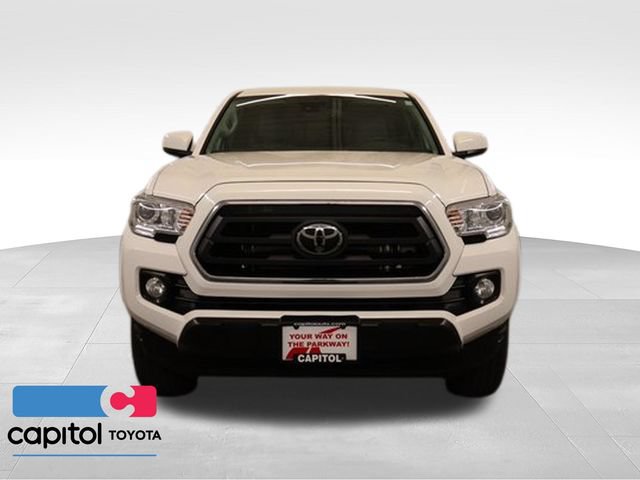 Certified 2022 Toyota Tacoma SR5 AWD/4WD image 7
