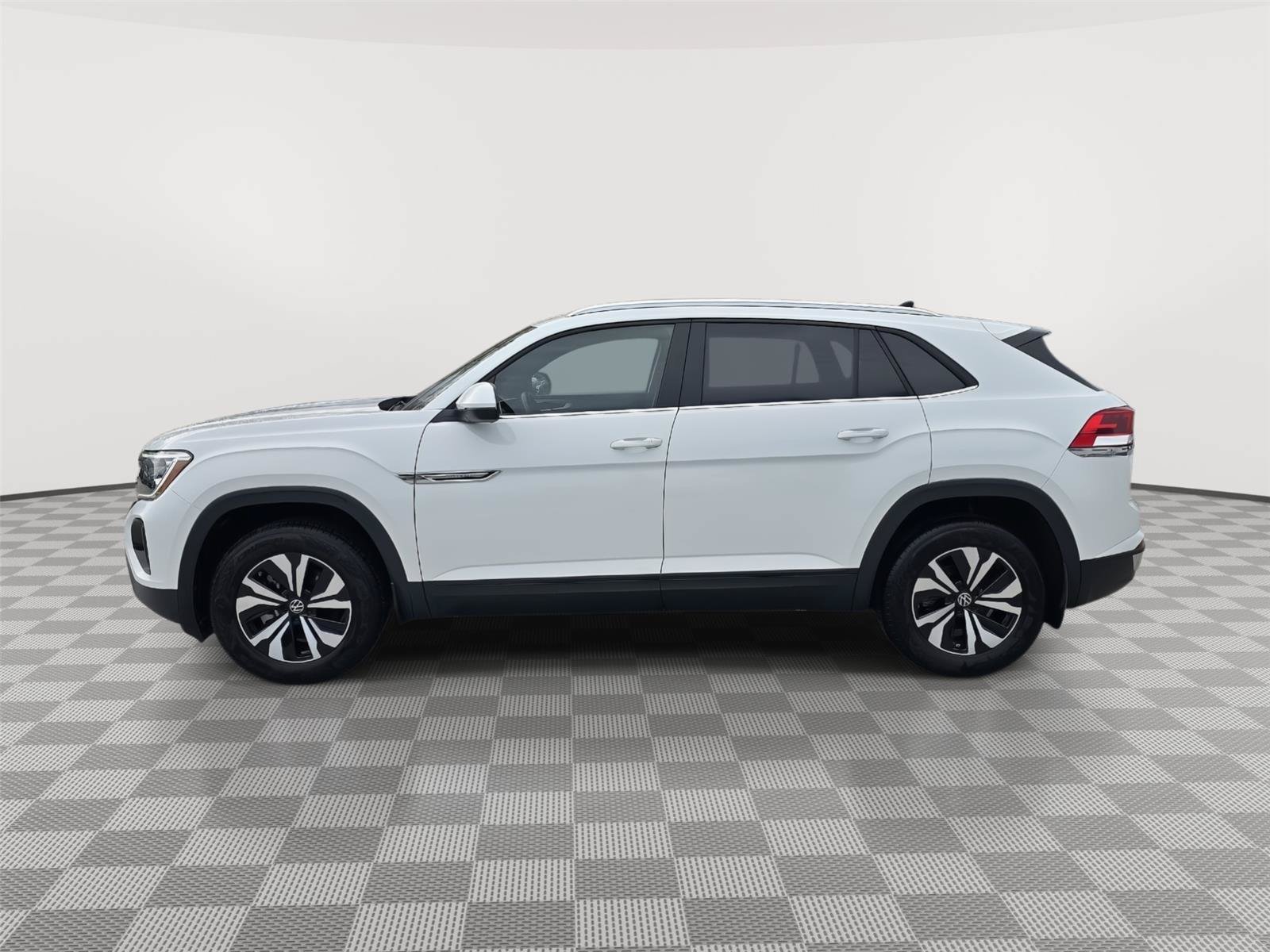 Certified 2025 Volkswagen Atlas Cross Sport SE AWD/4WD image 4