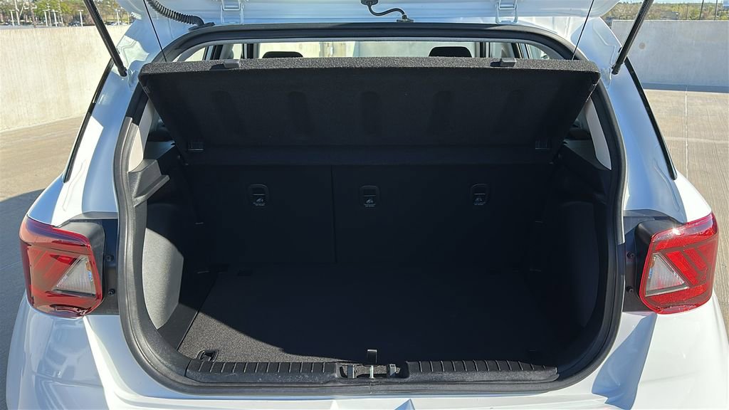 Used 2025 Hyundai Venue SEL image 33