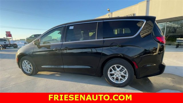 New 2025 Chrysler Pacifica Select w/ Uconnect Theater Family Group image 6