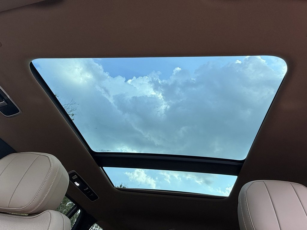 New 2025 Land Rover Range Rover Long Wheelbase SE image 29