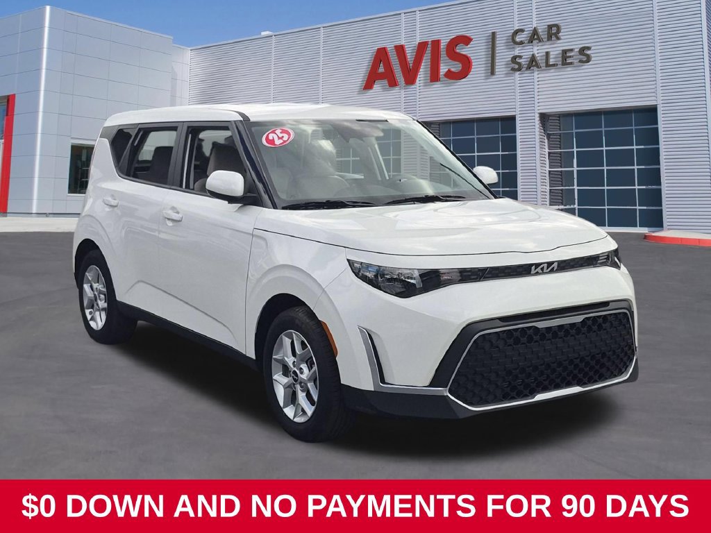 Used 2025 Kia Soul LX FWD image 3
