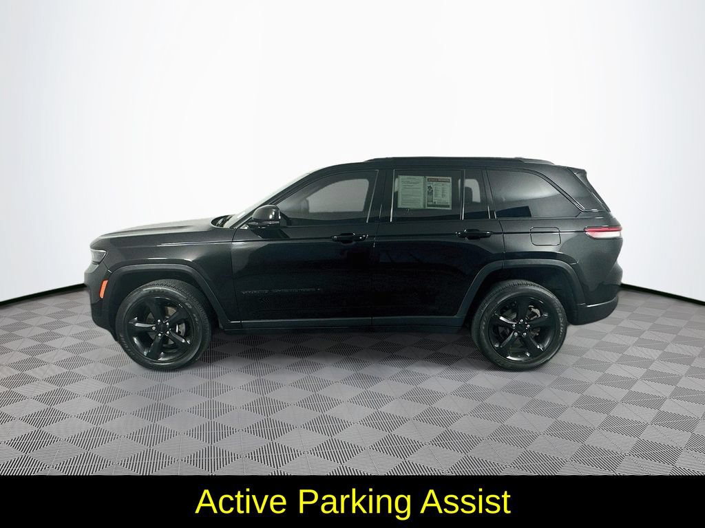 Used 2023 Jeep Grand Cherokee Altitude AWD/4WD image 6