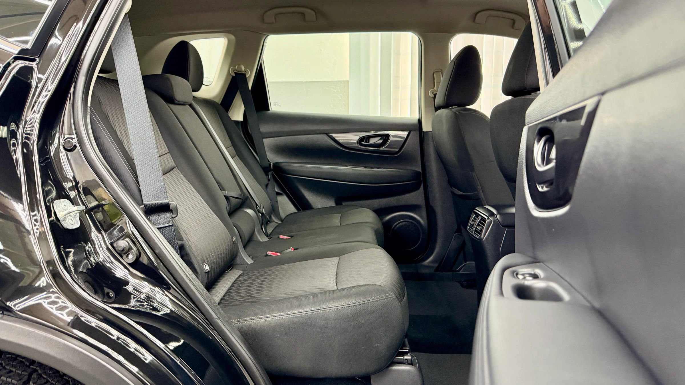 Used 2019 Nissan Rogue S image 12