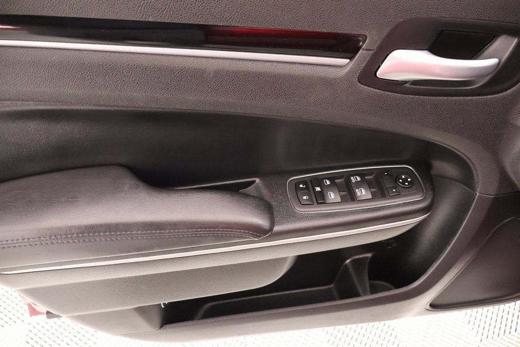 Used 2023 Chrysler 300 Touring w/ Sport Appearance Package image 14
