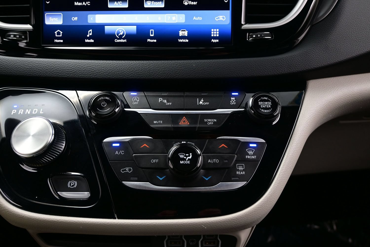 Used 2023 Chrysler Pacifica Touring-L FWD image 24