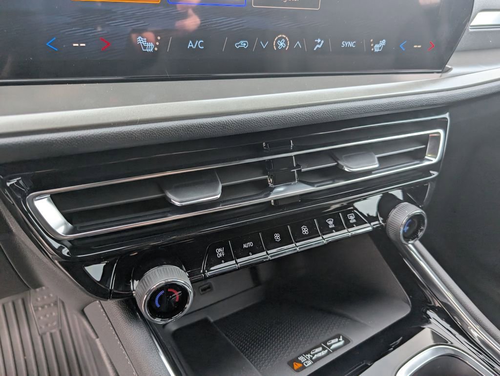 New 2026 Chevrolet Traverse LT w/ LPO, Floor Liner Package image 21