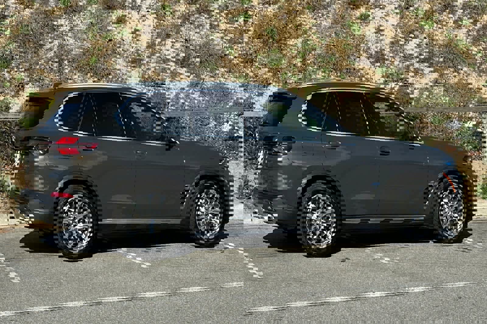 Used 2026 BMW X5 xDrive50e image 6