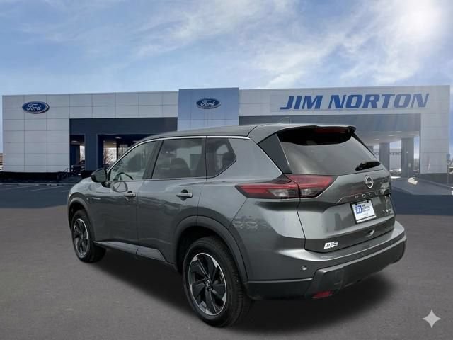 Used 2024 Nissan Rogue SV AWD/4WD image 7