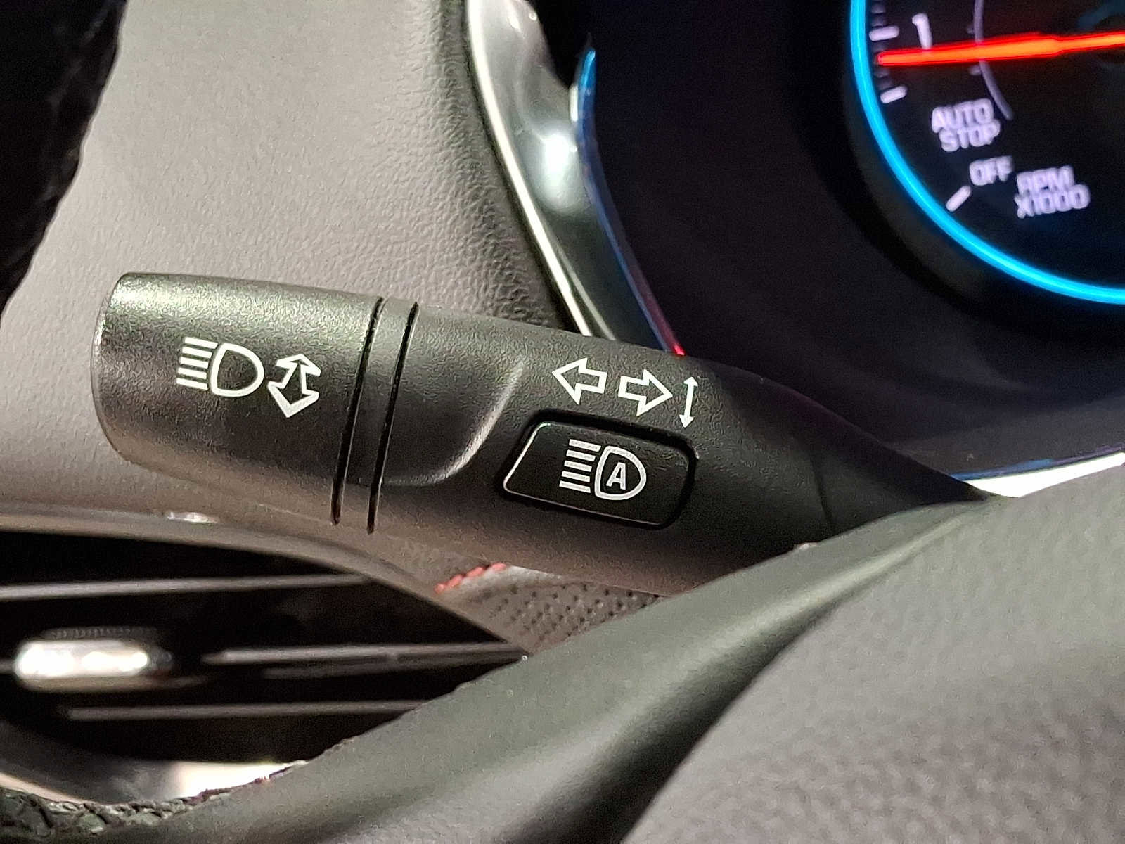 Used 2023 Chevrolet Traverse RS image 30