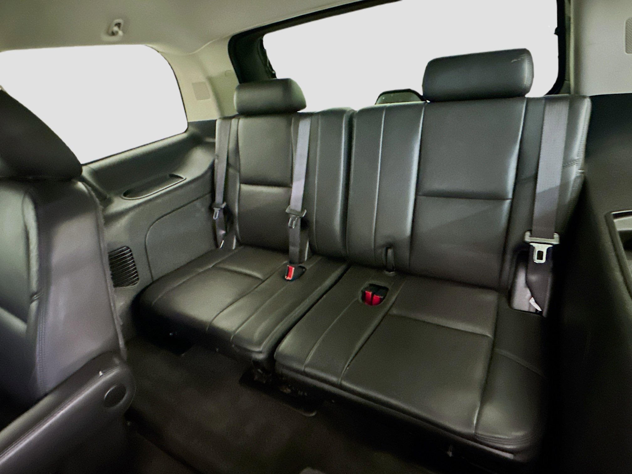 Used 2012 Cadillac Escalade Premium image 30