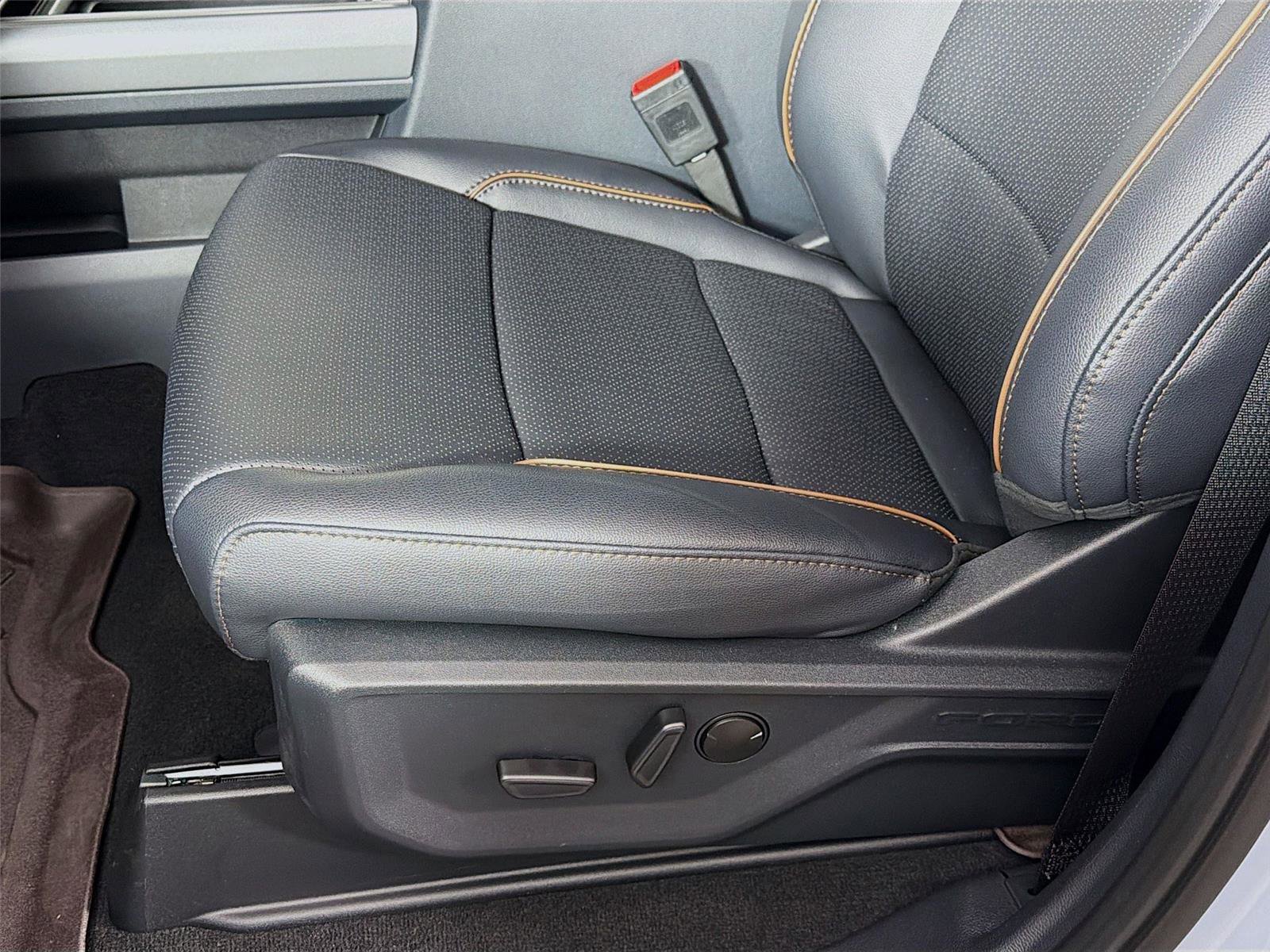 Used 2026 Ford F350 Lariat w/ Black Appearance Package image 21