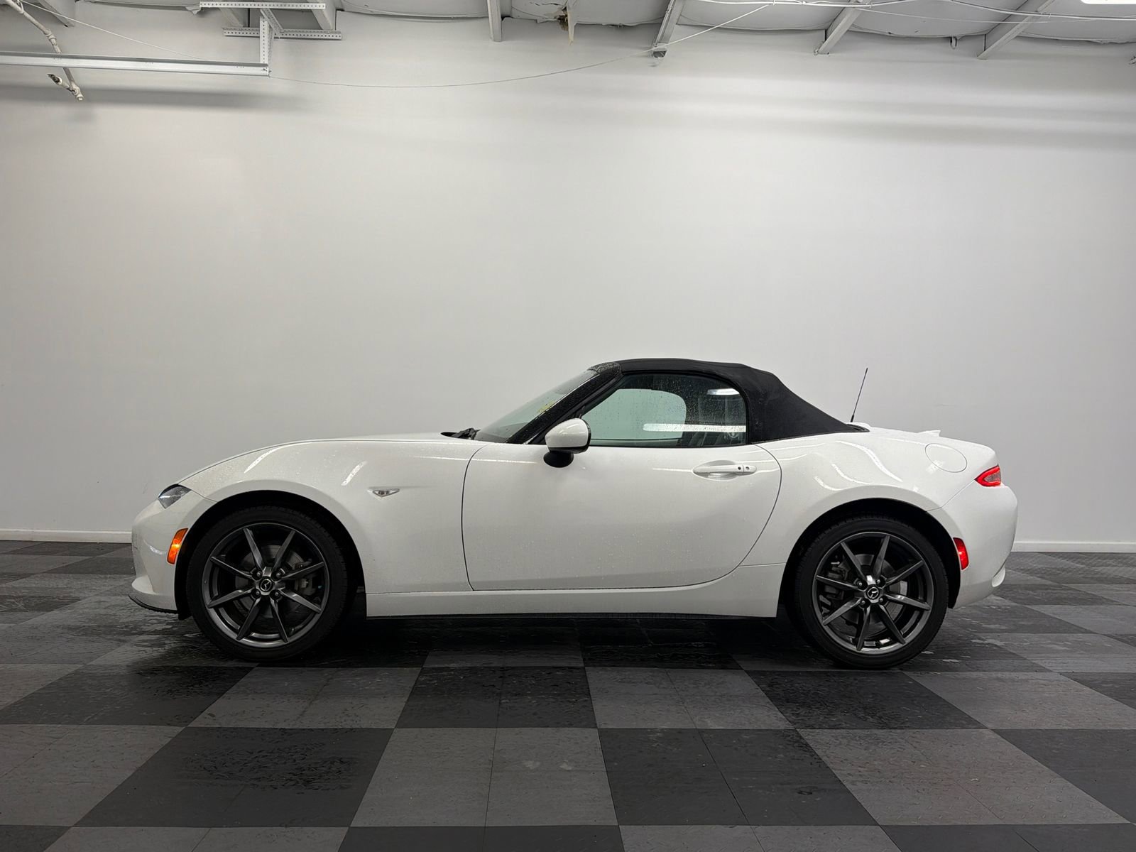 Used 2017 MAZDA MX-5 Miata Grand Touring image 34